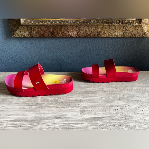 Reef Shoes - LIKE NEW!!! Reef x Sanctuary Vibrant Red Slide Sandals